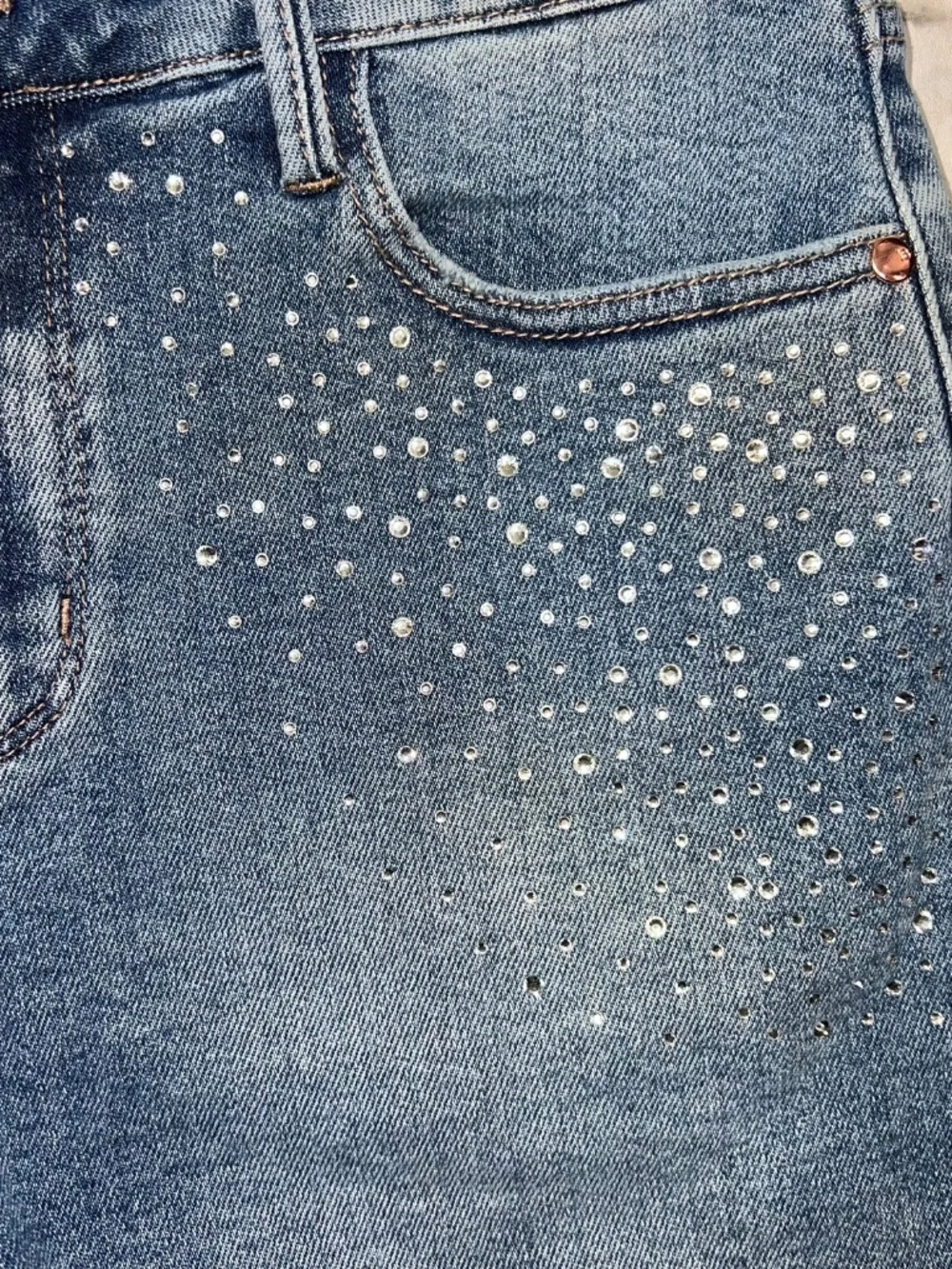 Judy Blue • Rhinestone High Rise Denim Shorts L Light Wash Frayed Hem Stretch